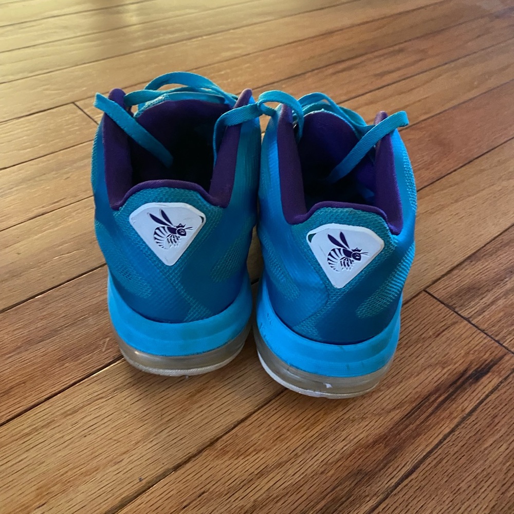 Nike Lebron 9 Low Hornets - Picture 3 of 5